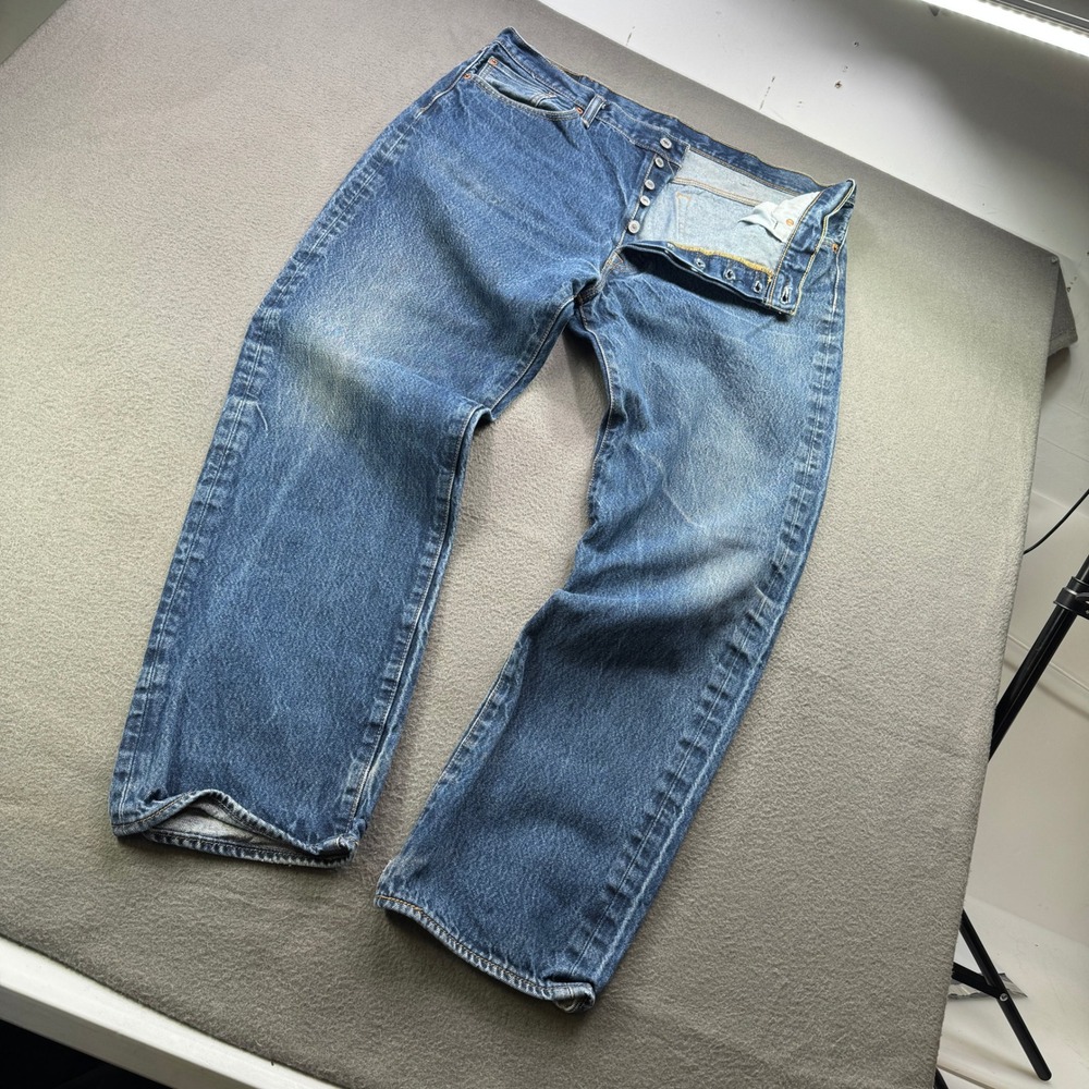 Levi's 501 Original Fit Jeans Men 40x34 (38) Blue Denim Medium Wash Button Fly - Picture 2 of 9